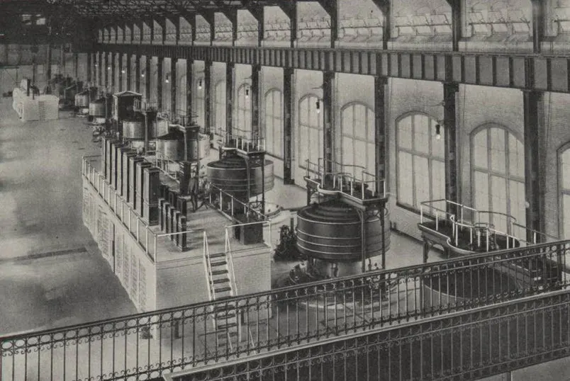 Sala de generadores de corriente alterna de la central de las cataratas del Niágara, en servicio desde 1895.